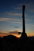 15 Croce al tramonto